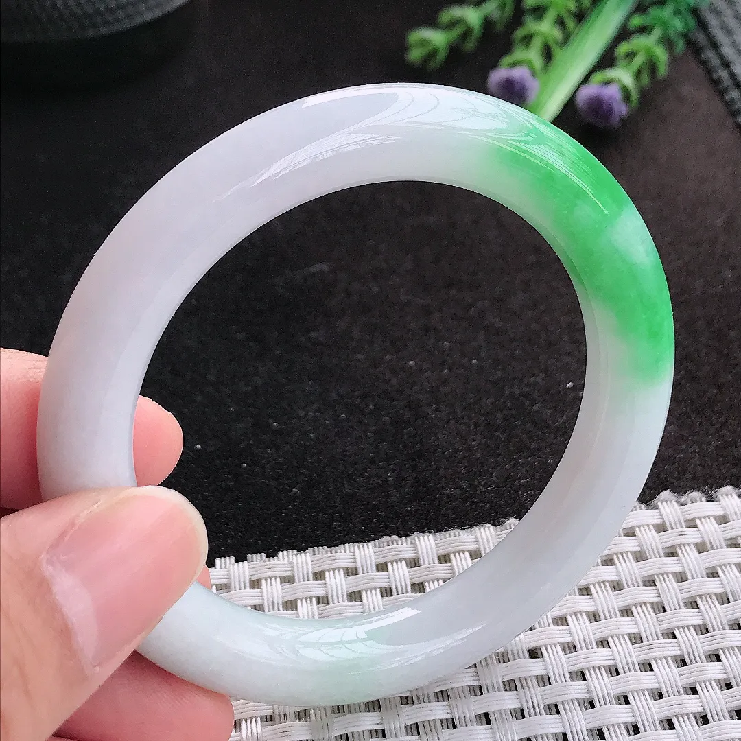 天然A货翡翠53.5/9.7老坑精美飘阳绿圆条手镯玉手镯