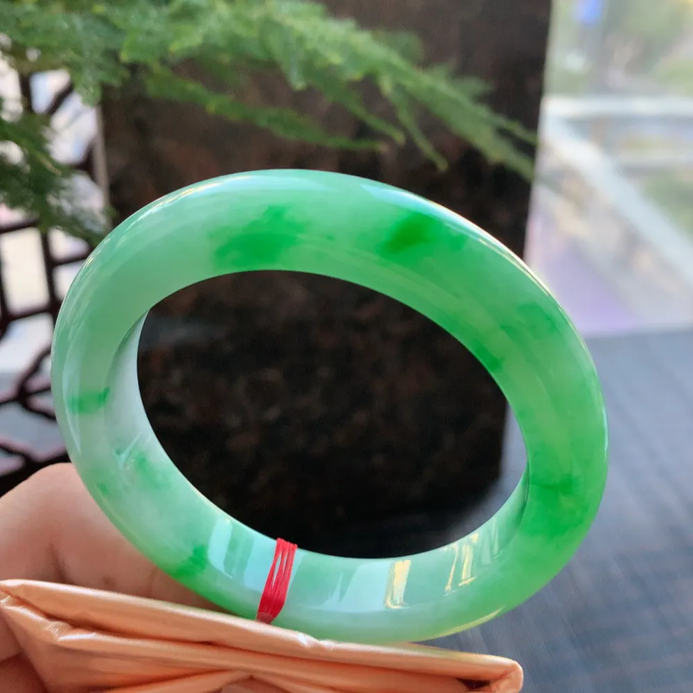 正圈冰糯阳绿 无瑕 尺寸:56.4/12.3/9.5 色好