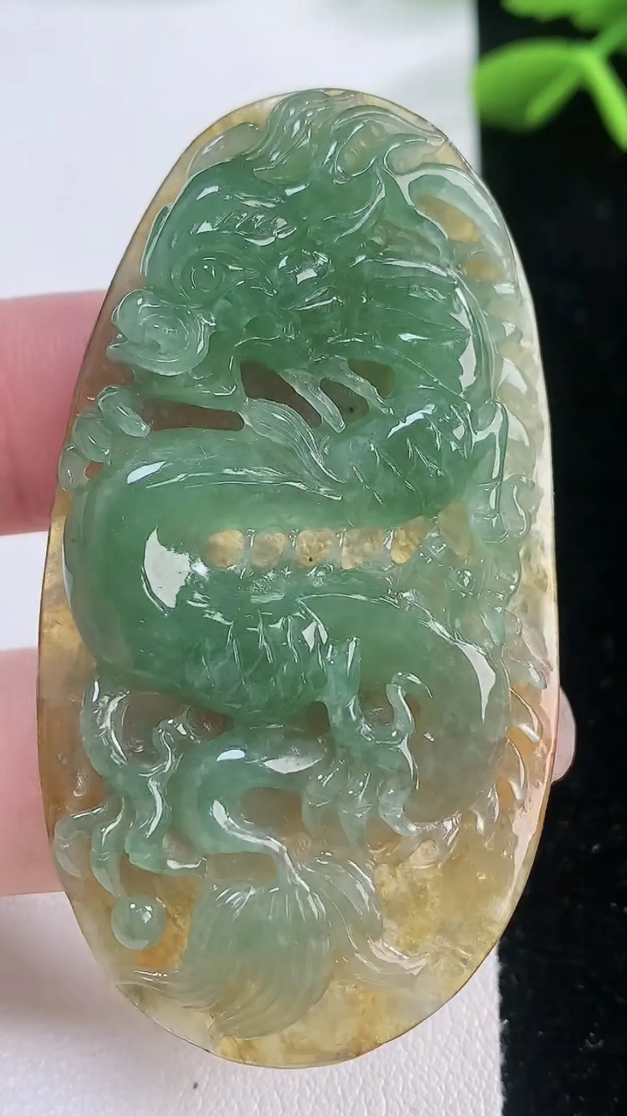 缅甸天然翡翠a货 老坑料起胶冰润 双彩黄加绿霸气龙牌吊坠，尺寸59-30-8.8mm  y 20.13