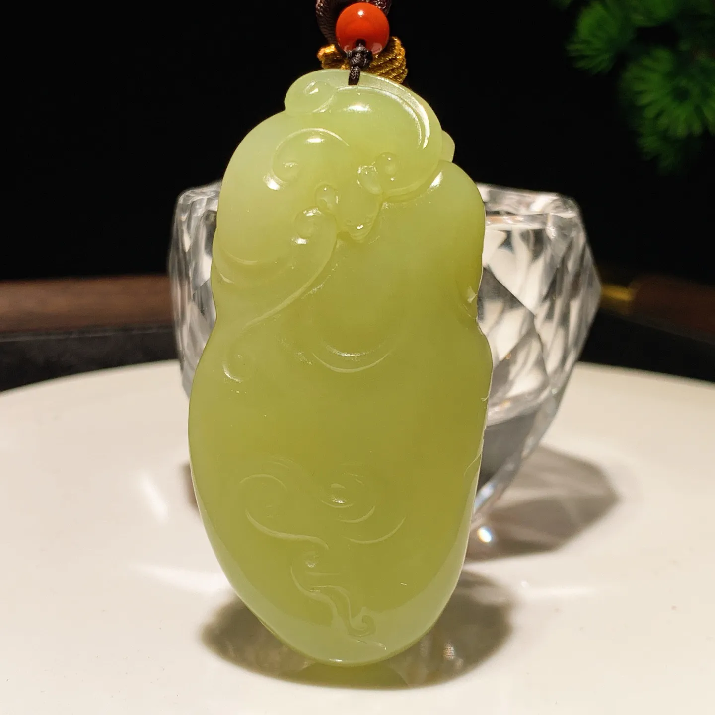 新疆和田玉若羌黄口料财神爷挂件。尺寸70/34/20重76.4克。玉质细腻油润。手推出油。品相大气。lt251126