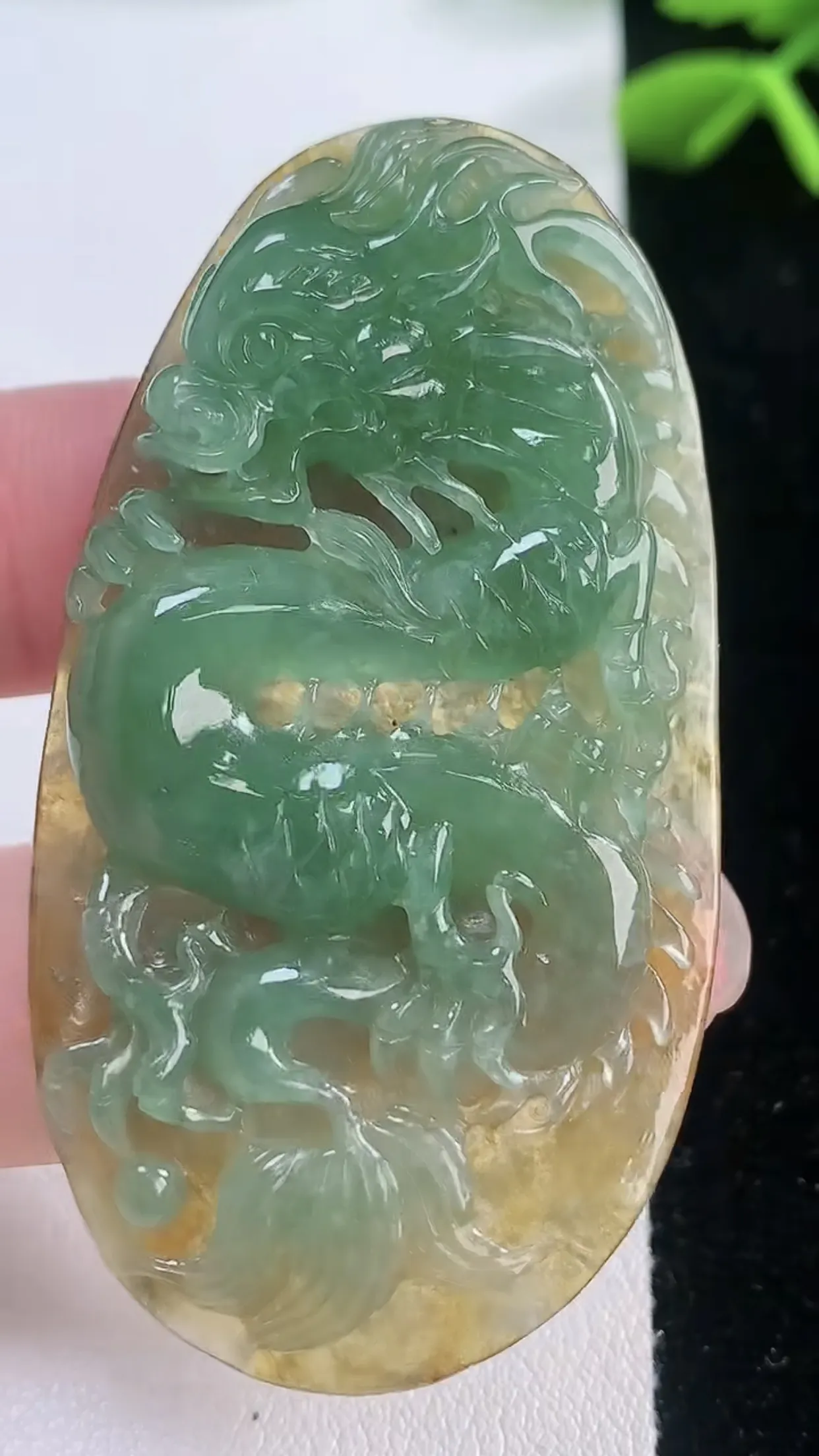 缅甸天然翡翠a货 老坑料起胶冰润 双彩黄加绿霸气龙牌吊坠，尺寸59-30-8.8mm  y 20.13