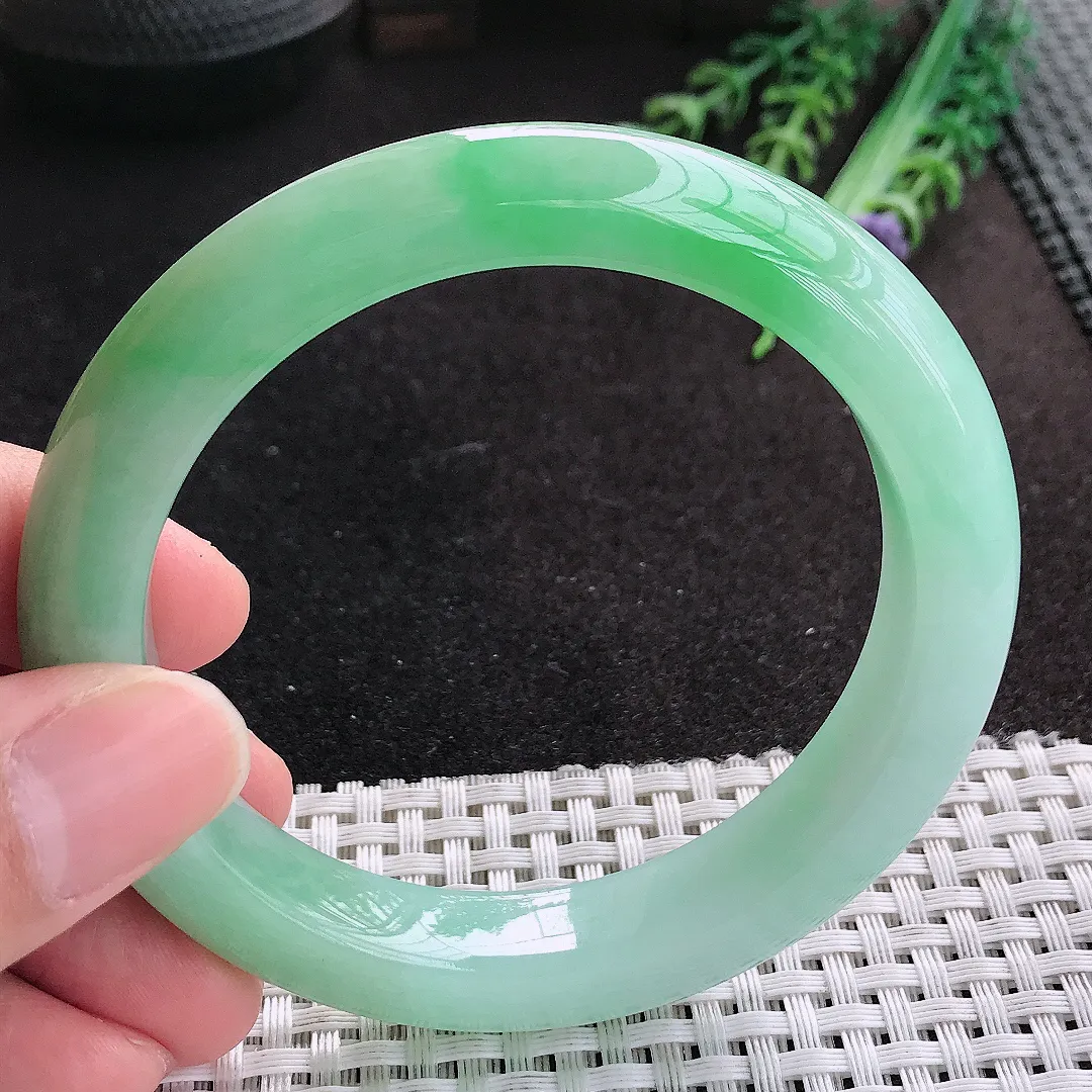 天然A货翡翠59/11.6/9.6老坑冰润起胶飘绿手镯宽边玉手镯