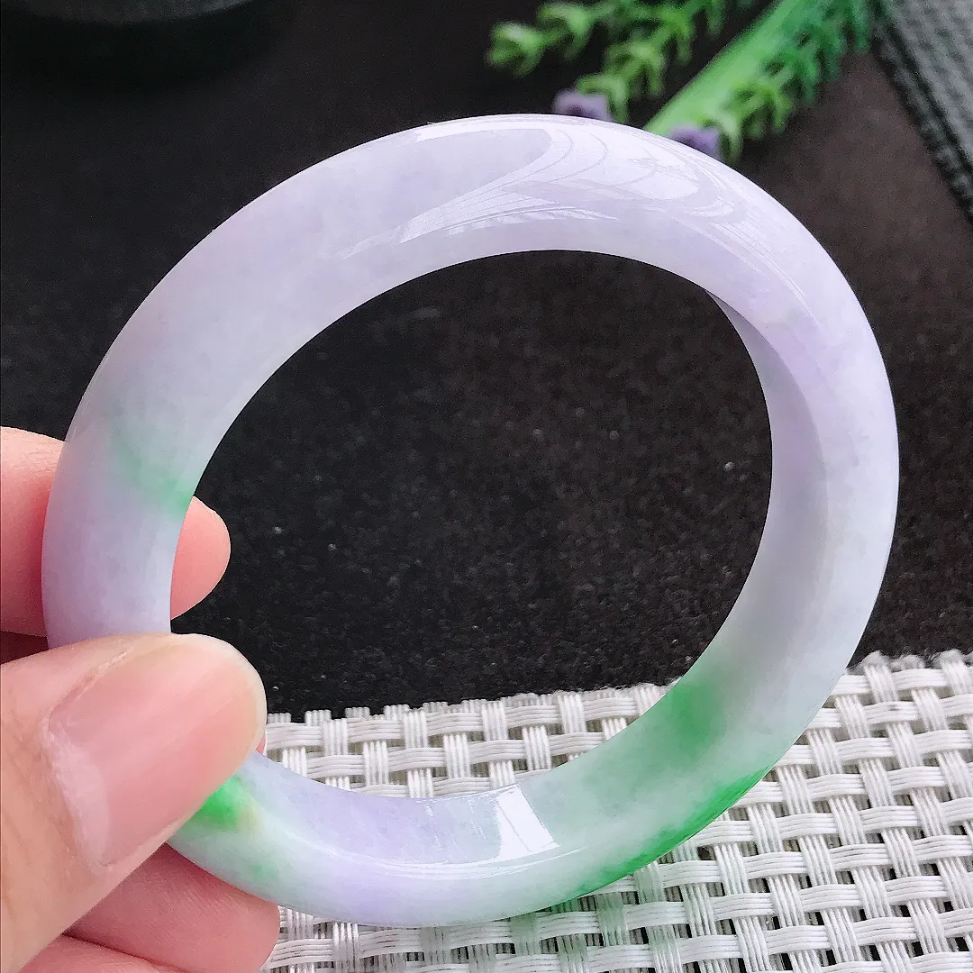 天然A货翡翠56.3/12.2/9.1老坑精美辣阳绿春带彩手镯宽边玉手镯