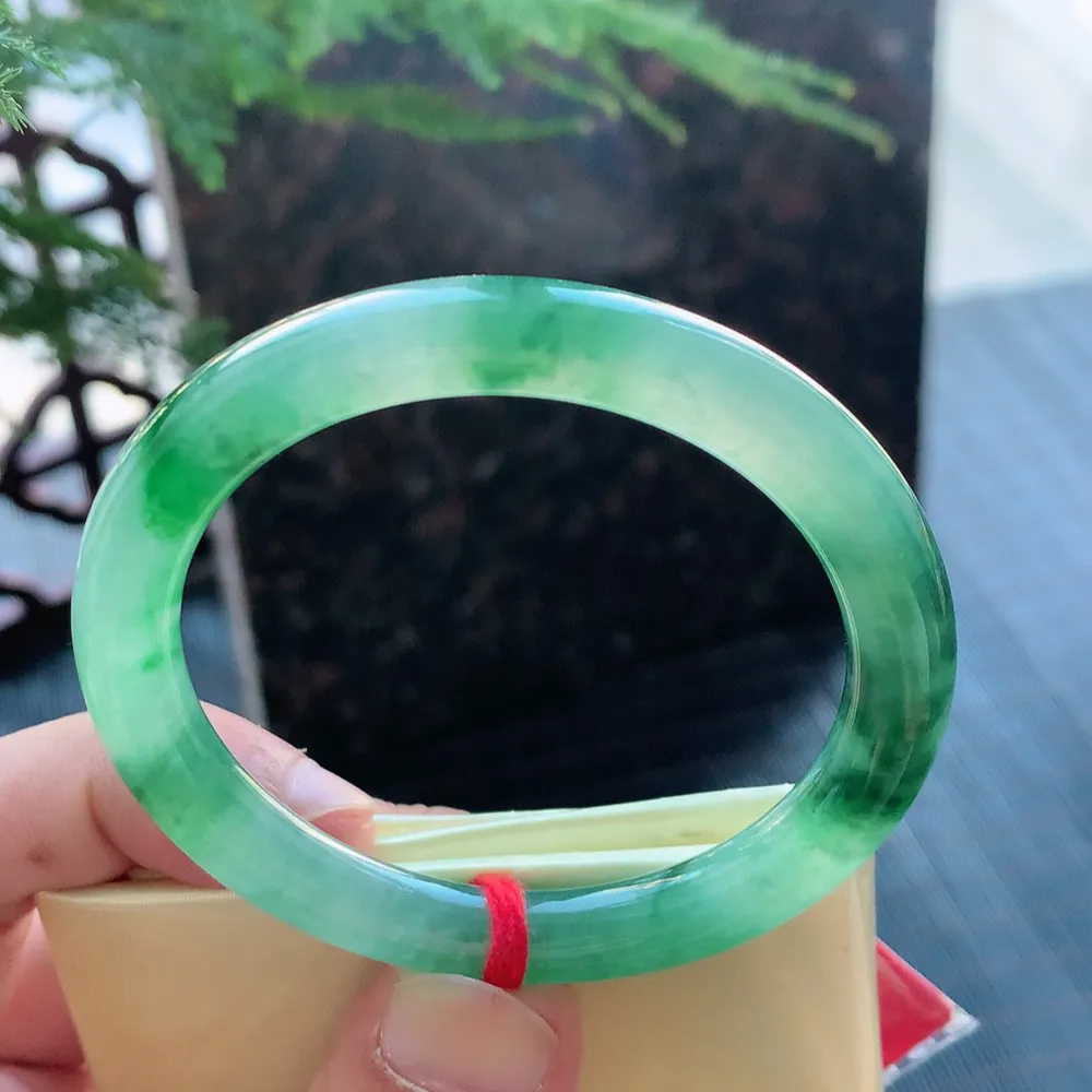 圆条冰辣绿 微细纹 尺寸:51.7/8.1 种色兼备