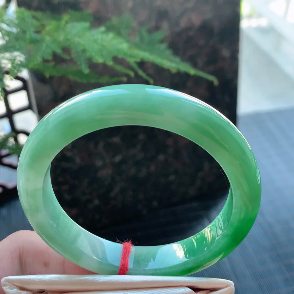 正圈冰糯翠绿 无瑕 尺寸:58.1/11.5/8.7 色好