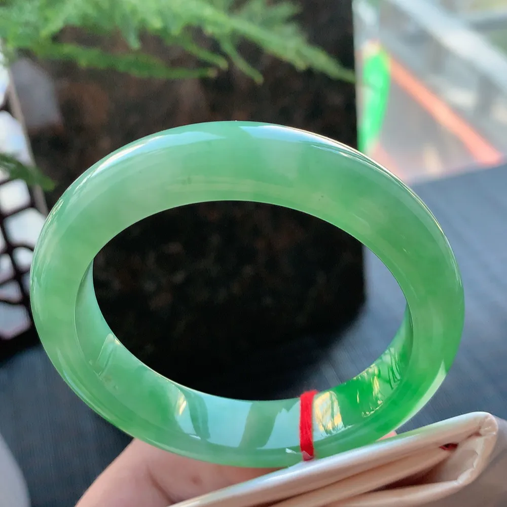 正圈冰翠绿 无瑕 尺寸:55.1/13.1/8.7 种色兼备