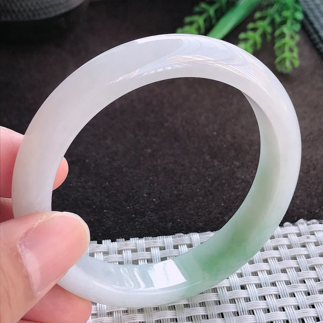 天然A货翡翠57/12.2/7.9老坑冰润飘花手镯宽边玉手镯