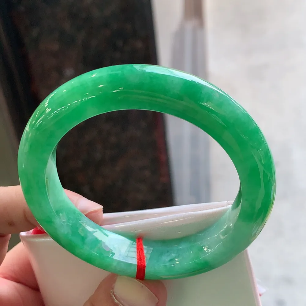 正圈满绿 无瑕 尺寸:54.6/12.2/9.9 满色