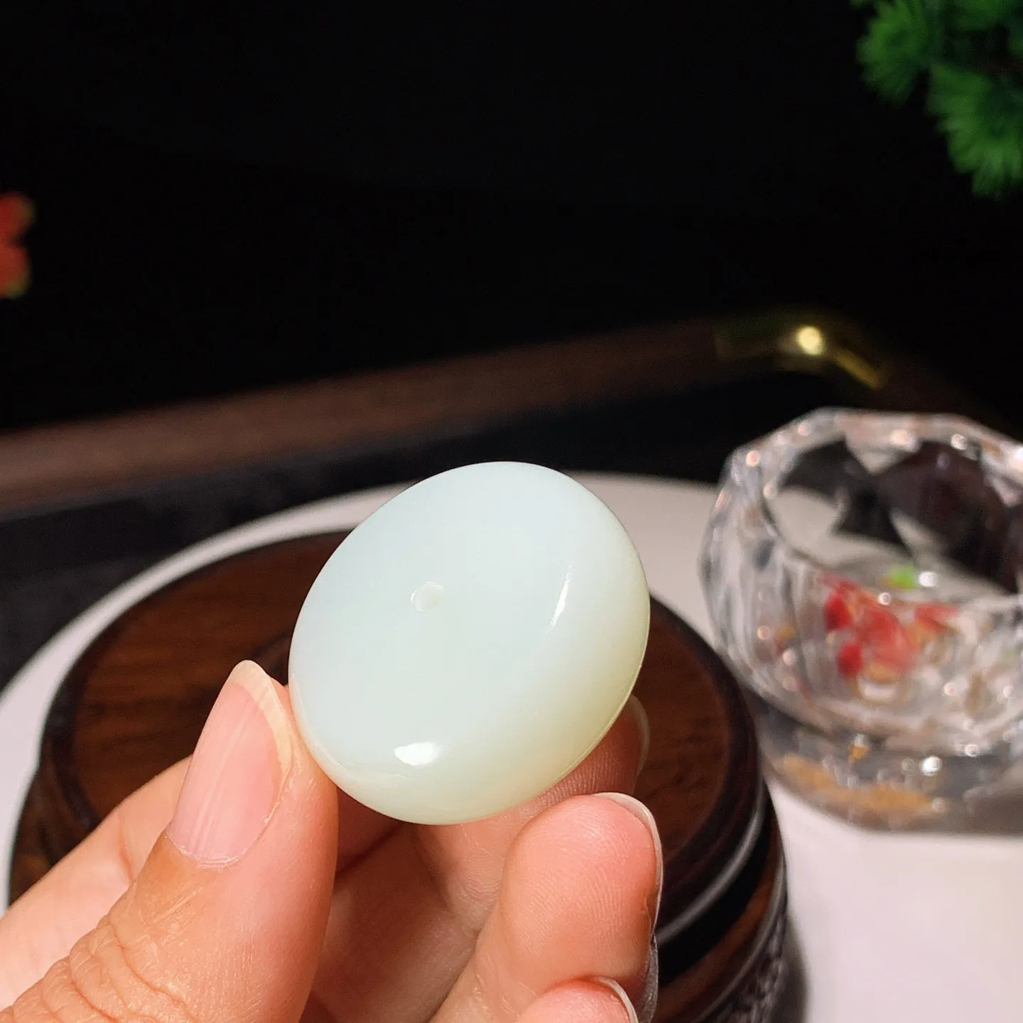 新疆和田玉白玉平安扣挂件。尺寸30/12重21.8克。玉质细腻油润。手推出油。品相大气。lt2511