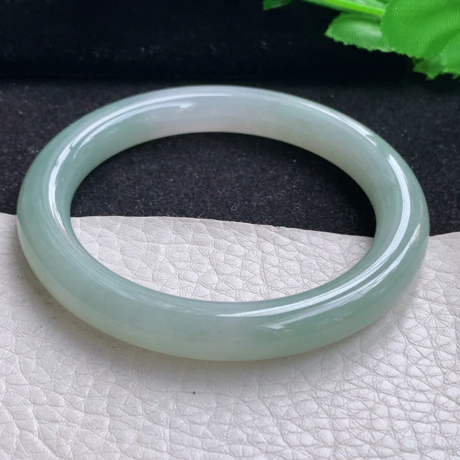 n自然光55.5*9.2叮当镯 缅甸翡翠a货玉手镯冰晴圆条美人镯