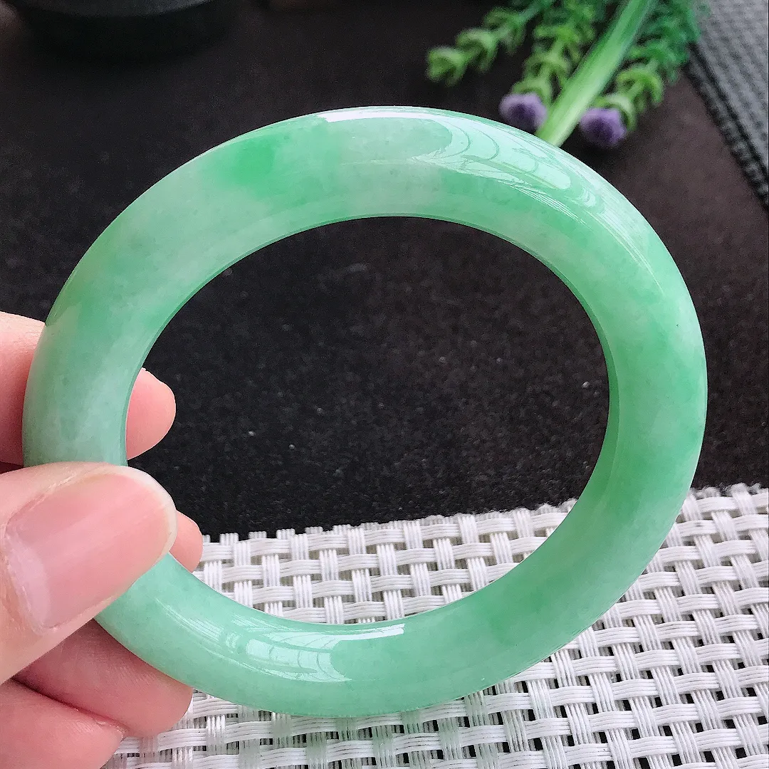 天然A货翡翠55.5/11.1/10.8老坑精美满绿圆条手镯玉手镯