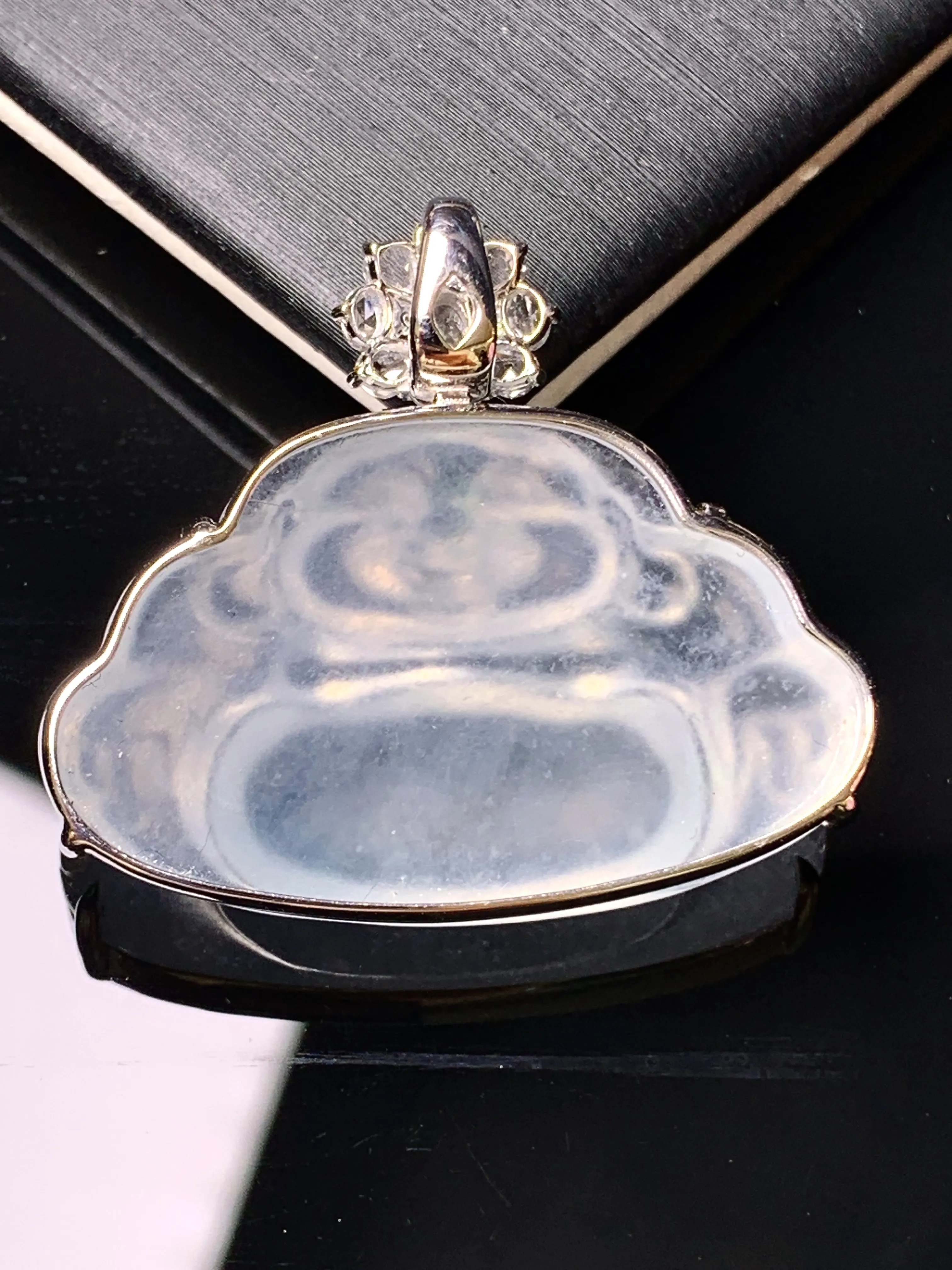 18k金钻镶嵌冰种佛公吊坠 玉质细腻 色泽艳丽清新 整体尺寸28.3*32.2*6.8