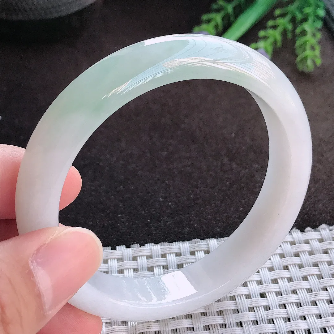 天然A货翡翠57/12.2/7.9老坑冰润飘花手镯宽边玉手镯