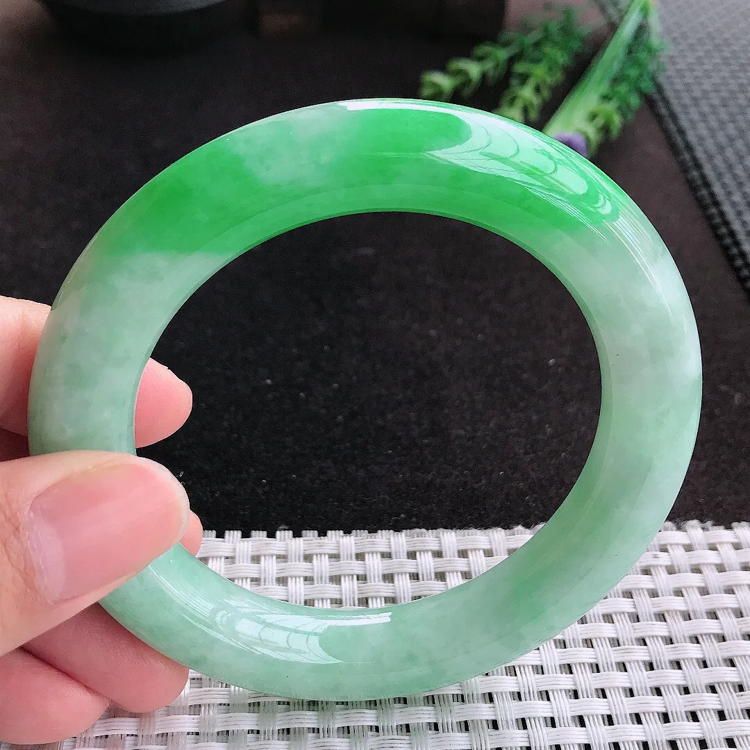 天然A货翡翠59/12/12.2老坑精美温润飘阳绿胖圆条手镯玉手镯