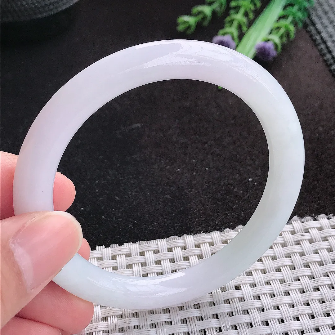 天然A货翡翠55.5/8.2/8.9老坑秀气冰润月光白圆条手镯玉手镯