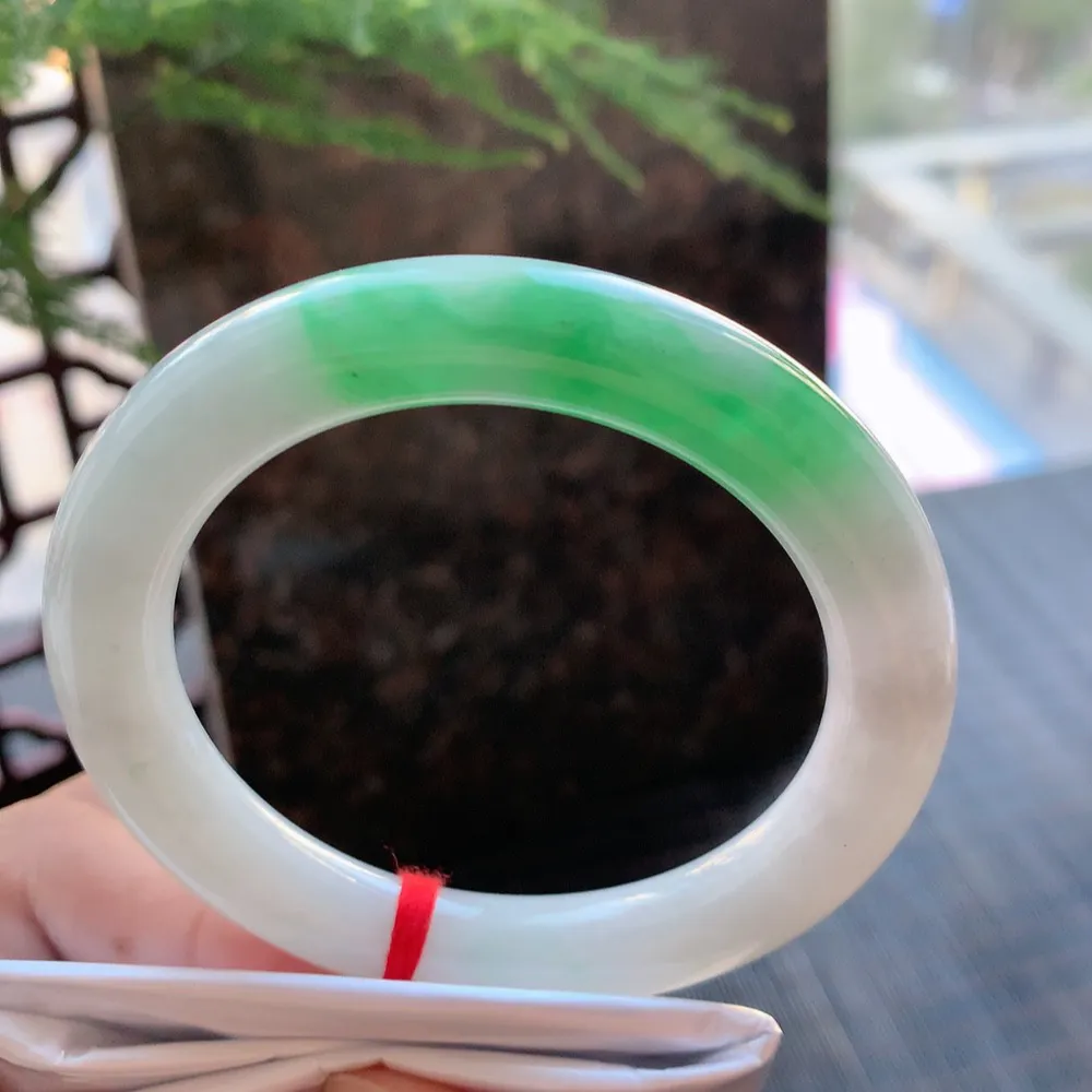 圆条冰糯阳绿 无瑕 尺寸:54.2/9.5/10.1 色好🥰🥰