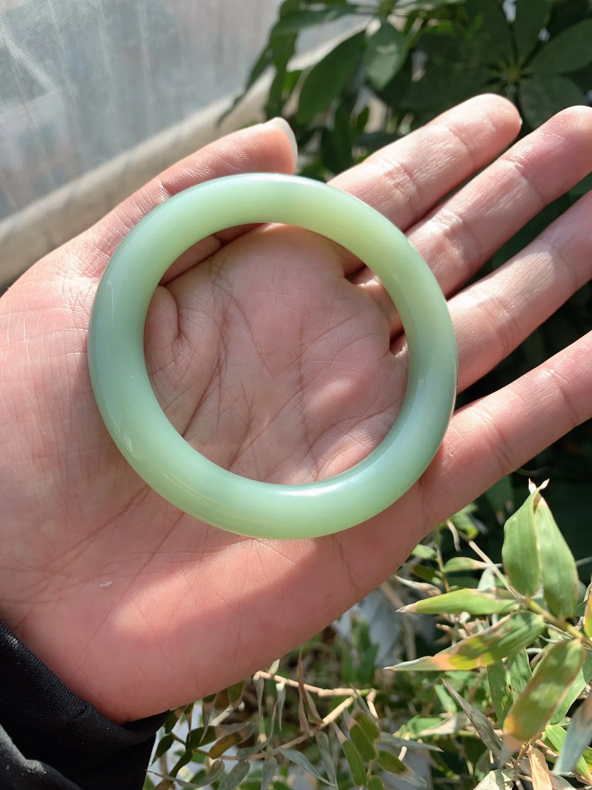 珍藏品，和田玉55圈口冰底粉青色手镯，无裂无杂无结构，品质好