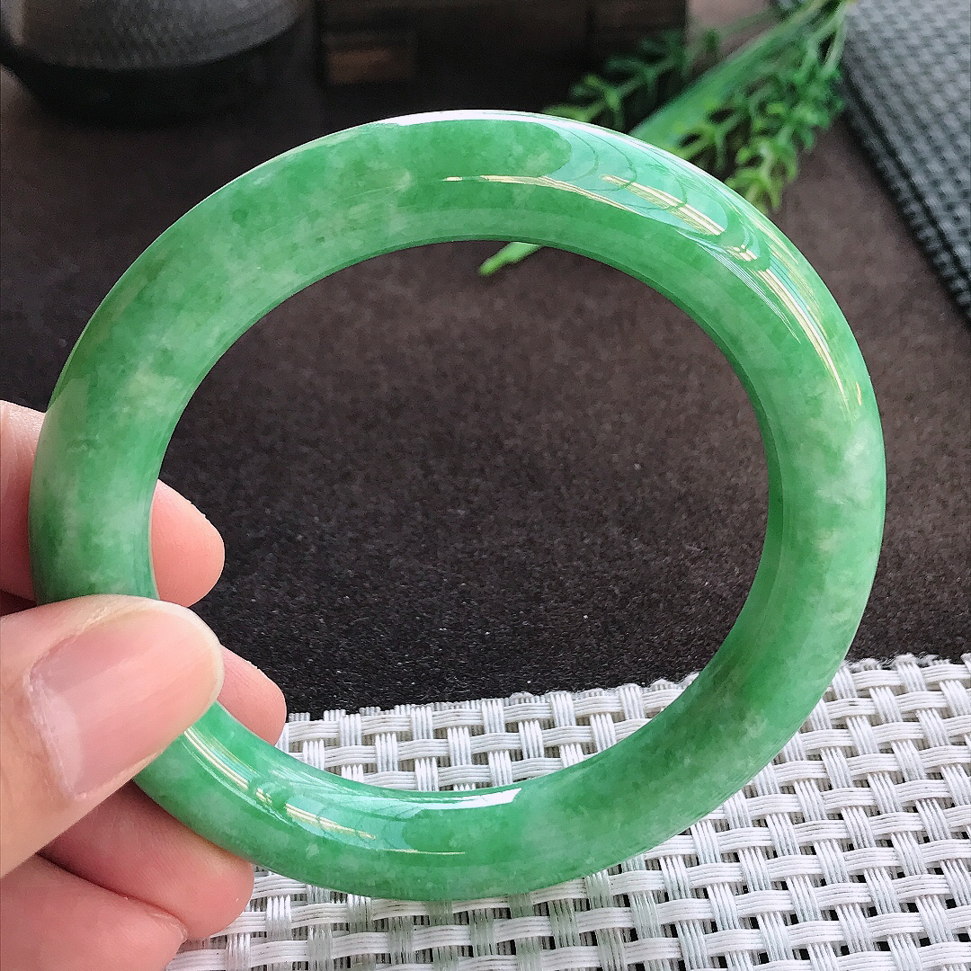 天然A货翡翠58.8/10.6/10.8老坑精美满绿阳绿圆条手镯玉手镯