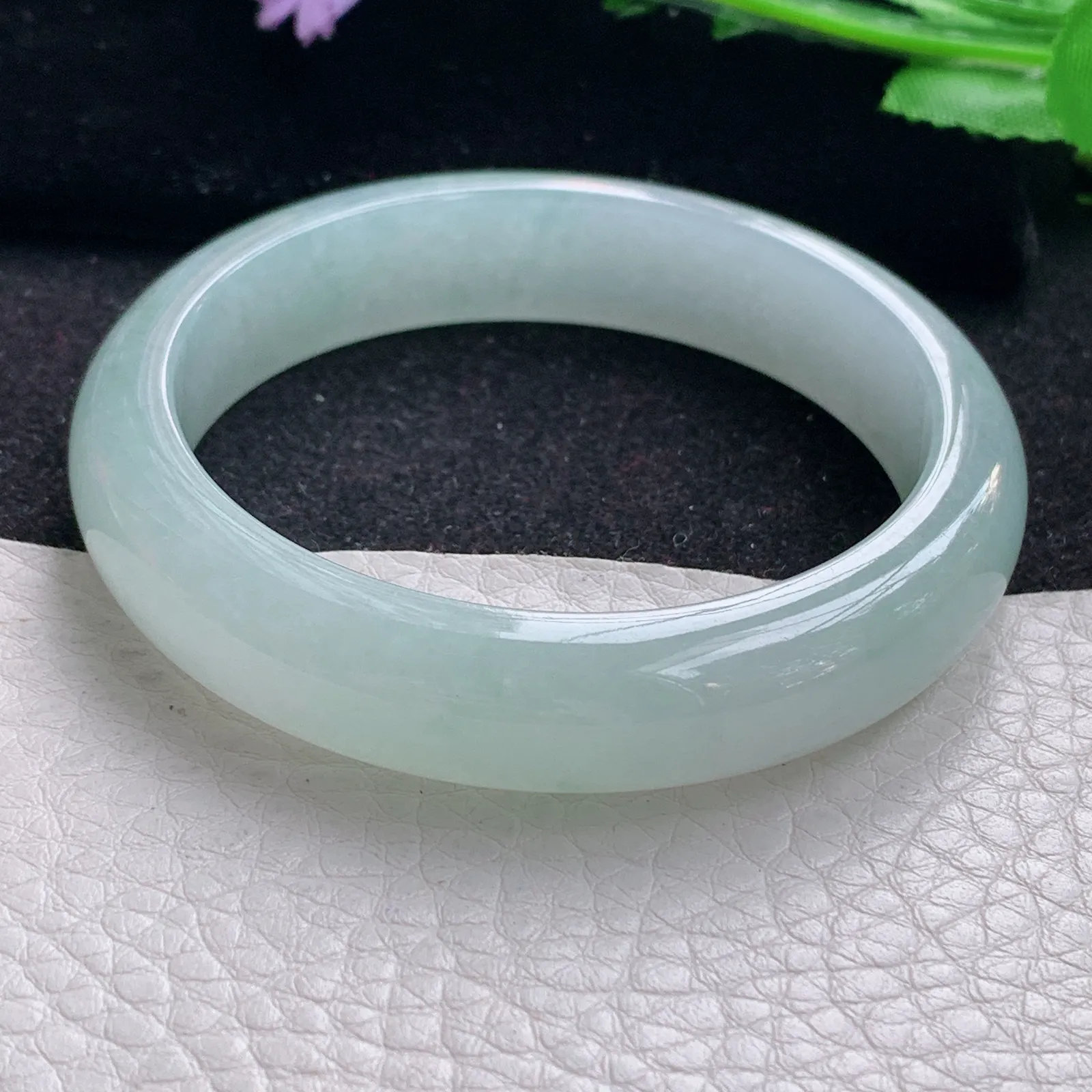 r自然光53*12.5*8平安镯 缅甸翡翠a货玉手镯冰胶浅绿宽边玉手环