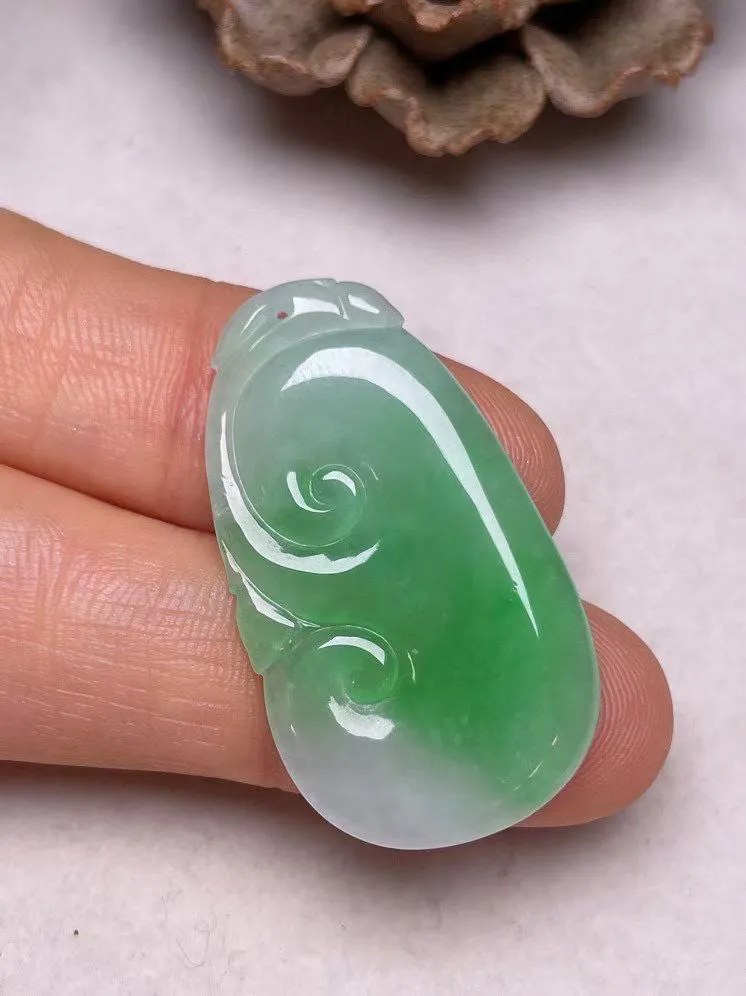 冰种飘绿【如意】吊坠，种水好，玉质细腻 ，卖相好.