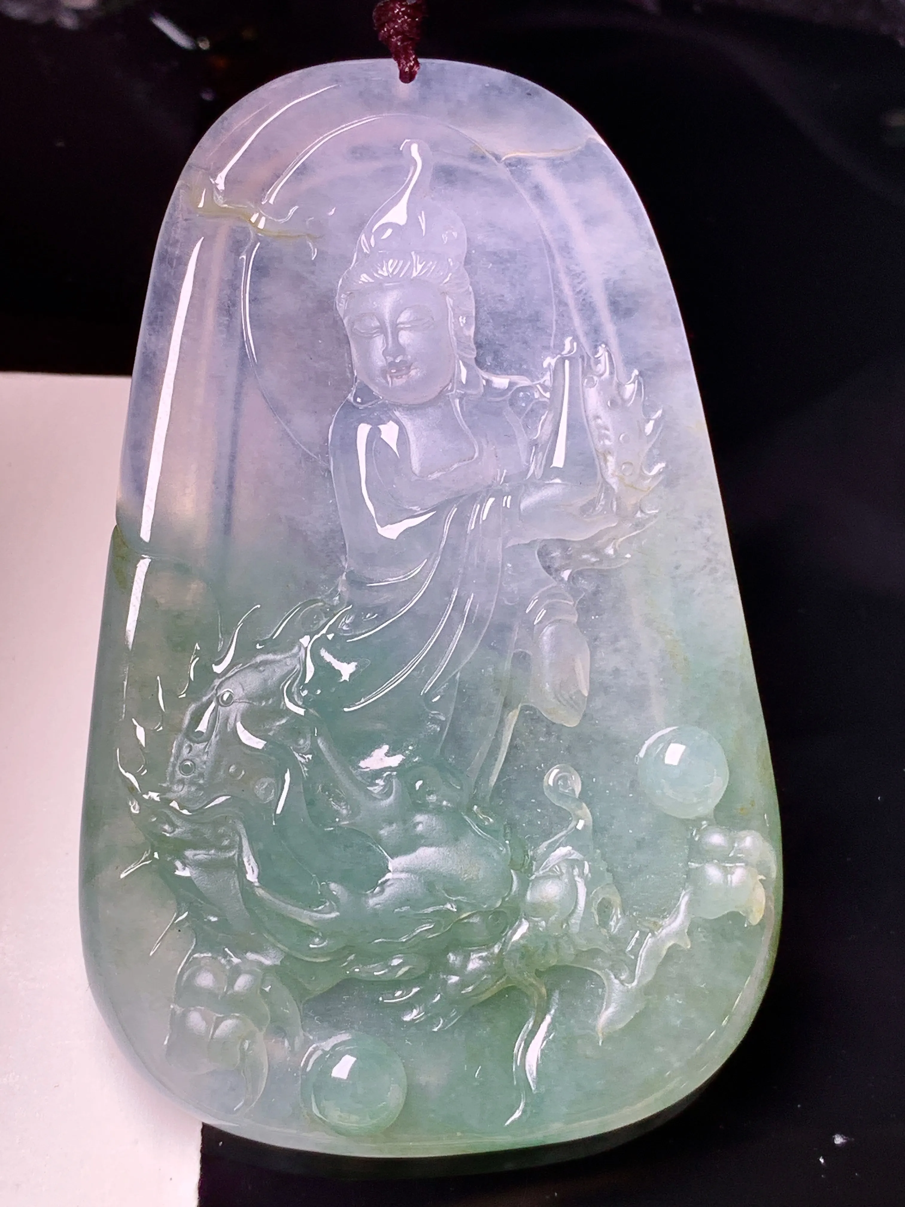 飘绿文殊观音菩萨吊坠 玉质细腻 色泽艳丽清新 整体尺寸67.5*43*6.8