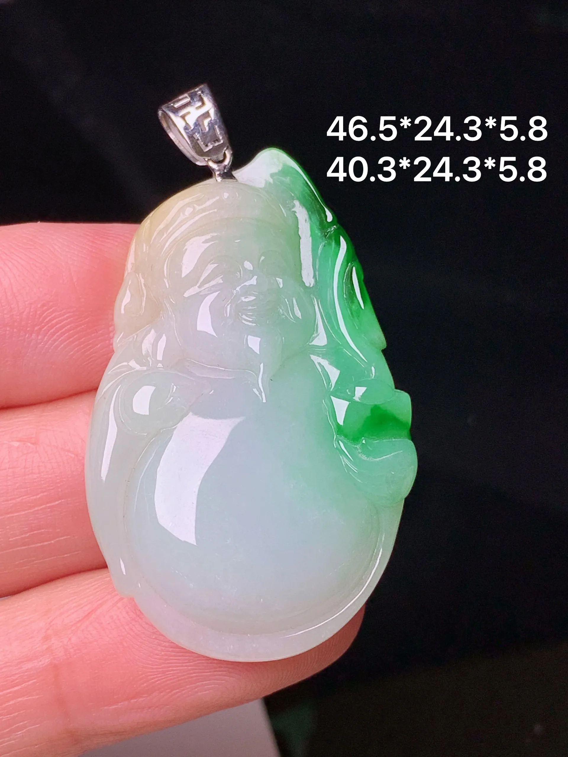 飘黄绿财神吊坠 玉质细腻 色泽艳丽清新 整体尺寸46.5*24.3*5.8