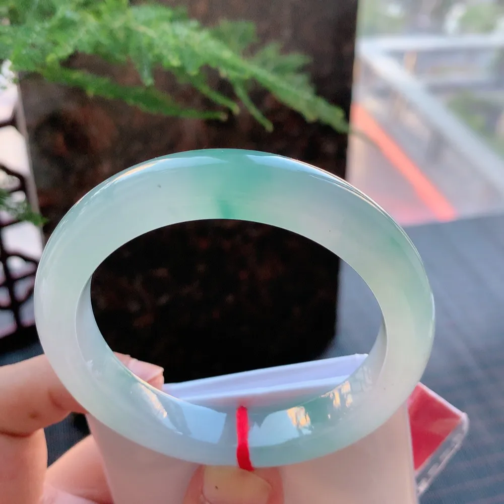 正圈高冰飘花 无瑕 尺寸:57.3/12.1/9.5 花美 种水好