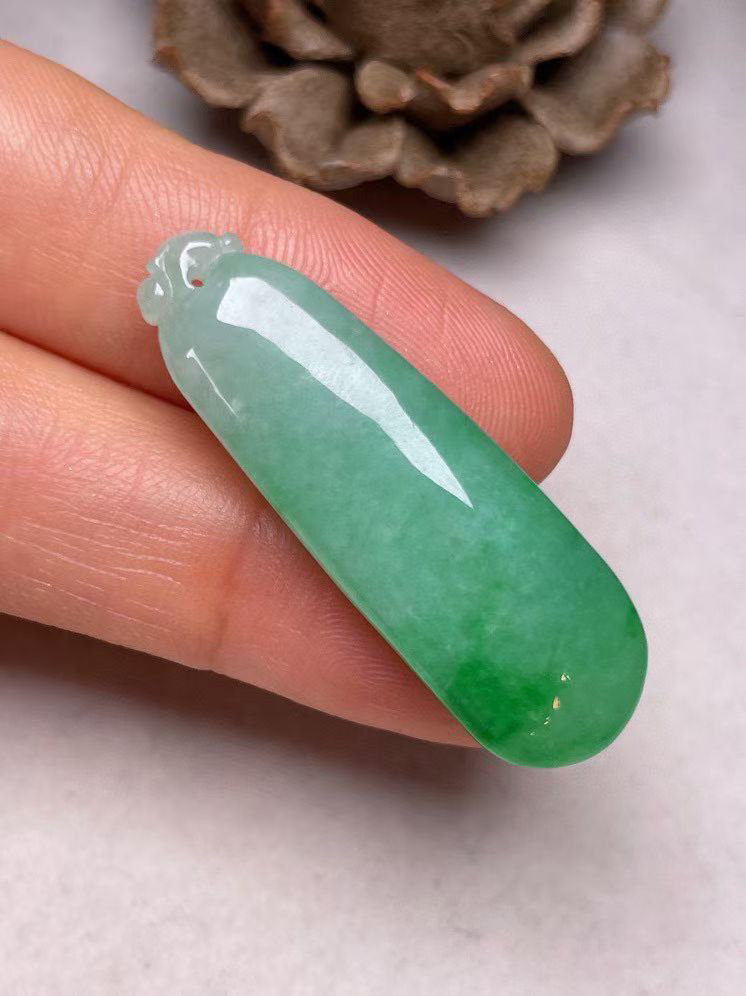 冰糯种飘绿【福瓜】吊坠，种水好，玉质细腻 ，卖相好