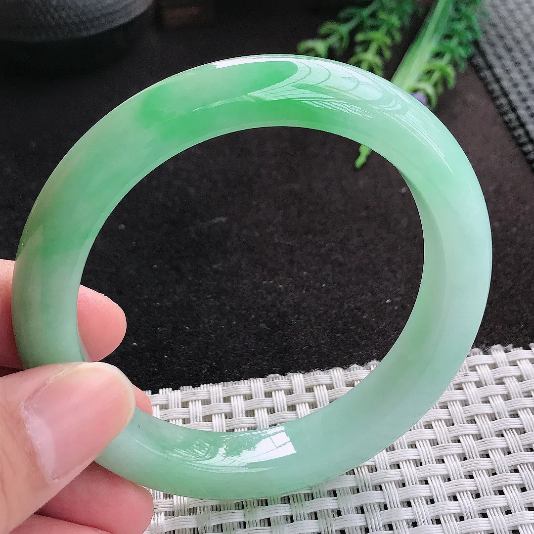 天然A货翡翠59/11.6/9.6老坑冰润起胶飘绿手镯宽边玉手镯