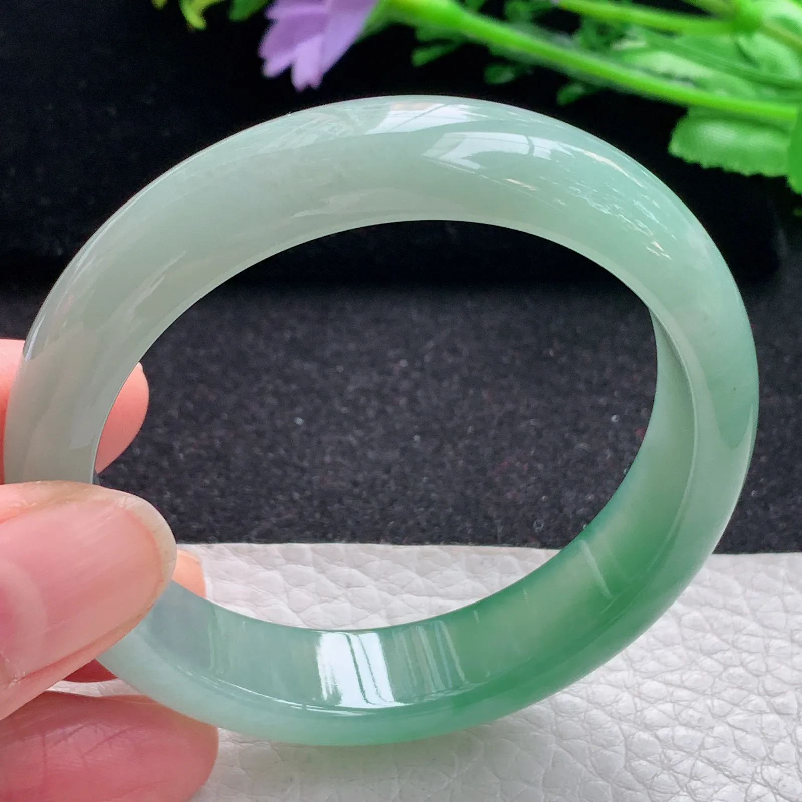 r自然光54*13*7.8平安镯 缅甸翡翠a货玉手镯冰绿宽边玉手环