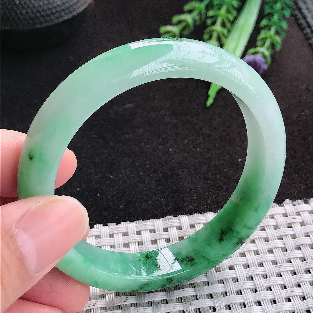 天然A货翡翠54.5/12.3/7.6老坑精美飘绿手镯宽边玉手镯