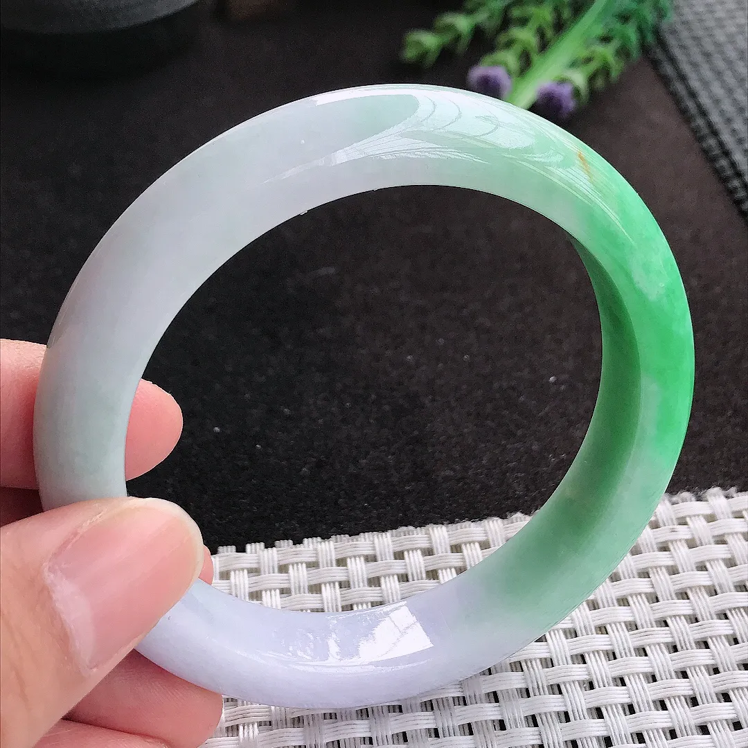 天然A货翡翠60/12.5/8.8老坑精美温润飘绿手镯宽边玉手镯