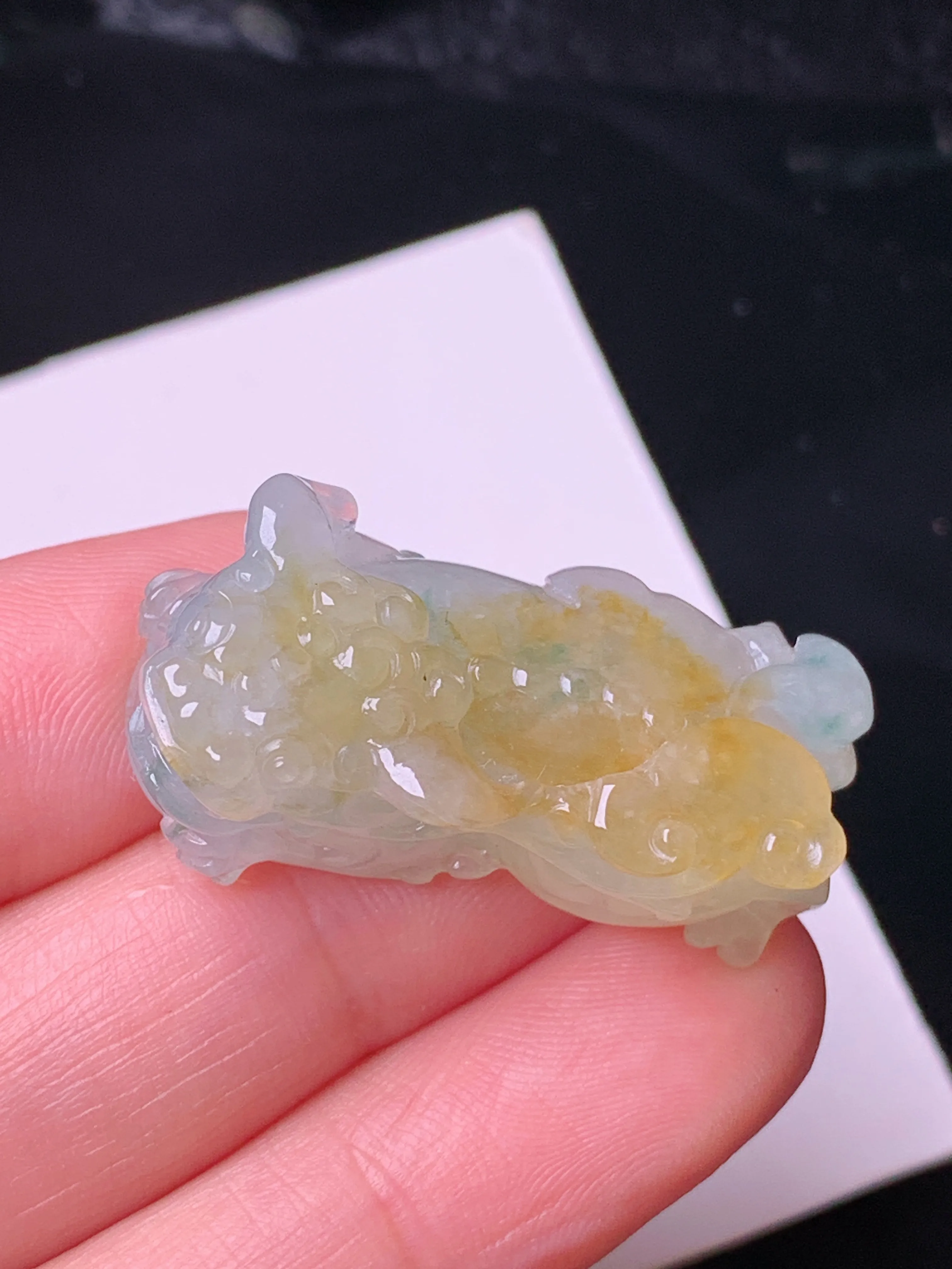 飘黄翡貔貅吊坠 玉质细腻 色泽艳丽清新 整体尺寸33*15.7*11.2