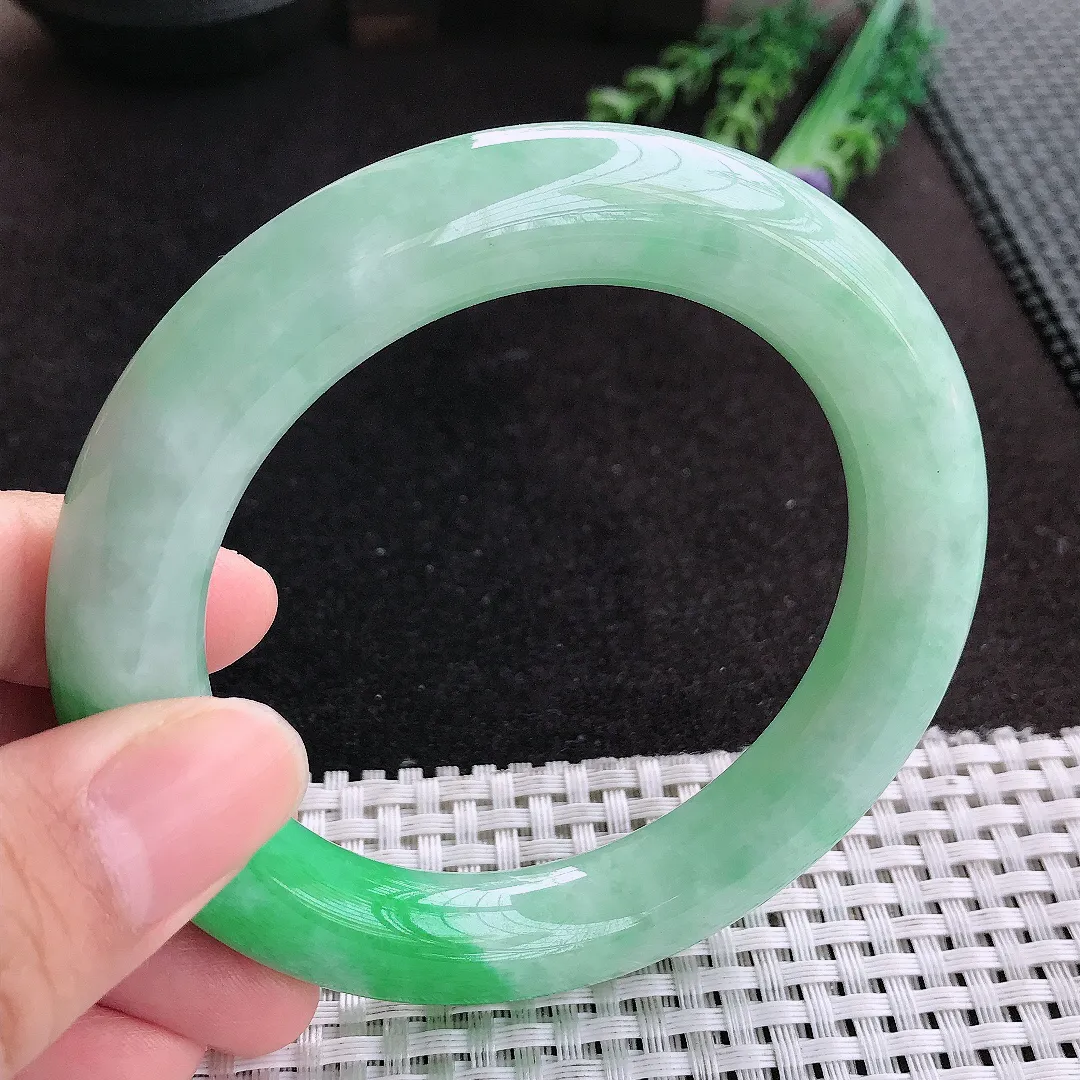 天然A货翡翠59/12/12.2老坑精美温润飘阳绿胖圆条手镯玉手镯