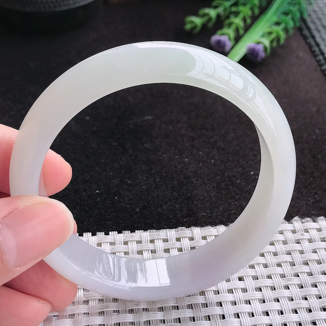 天然A货翡翠58.5/14.3/7.6老坑冰纯起胶月光白手镯宽边玉手镯