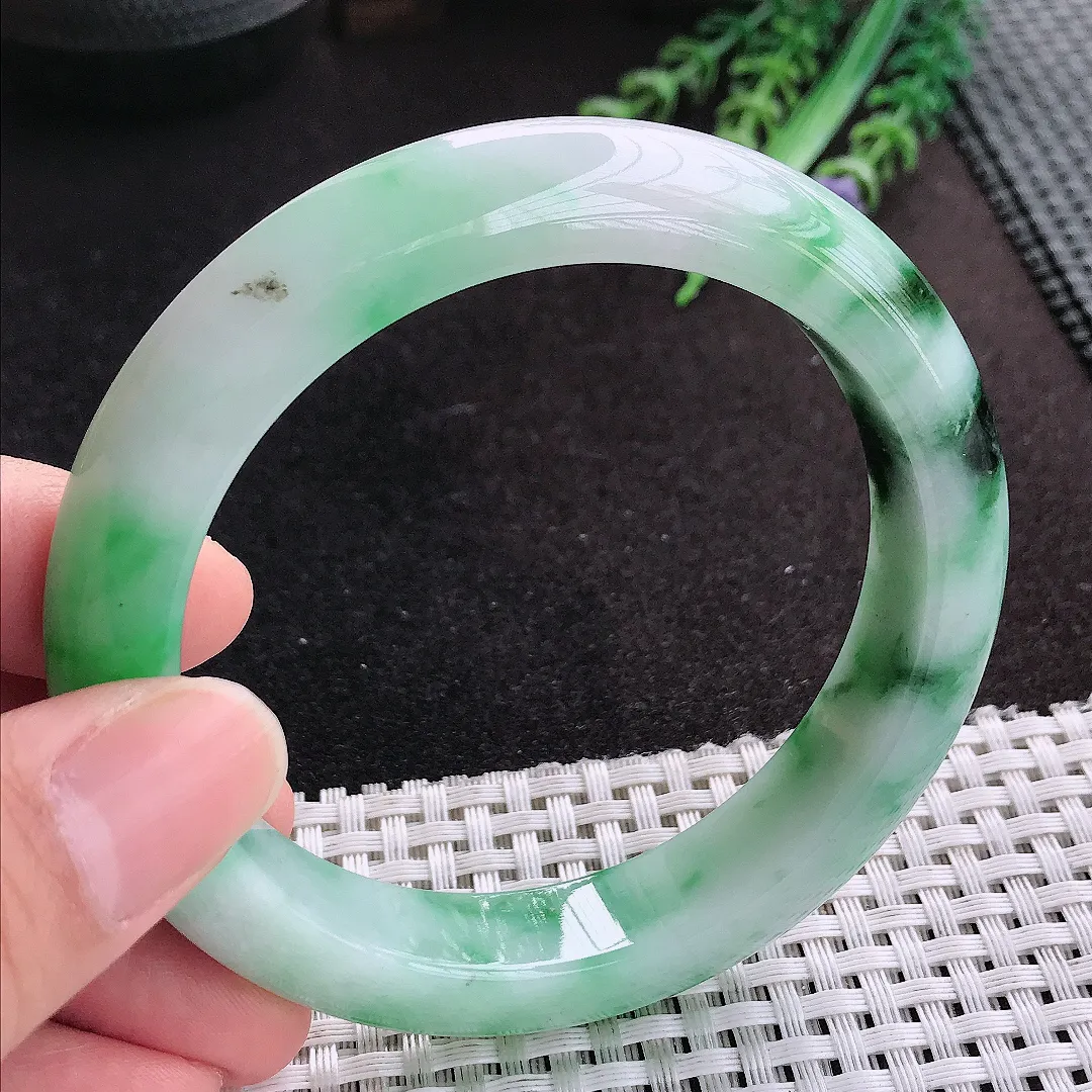 天然A货翡翠60.5/12.6/9.4老坑精美温润飘绿手镯大圈口宽边玉手镯