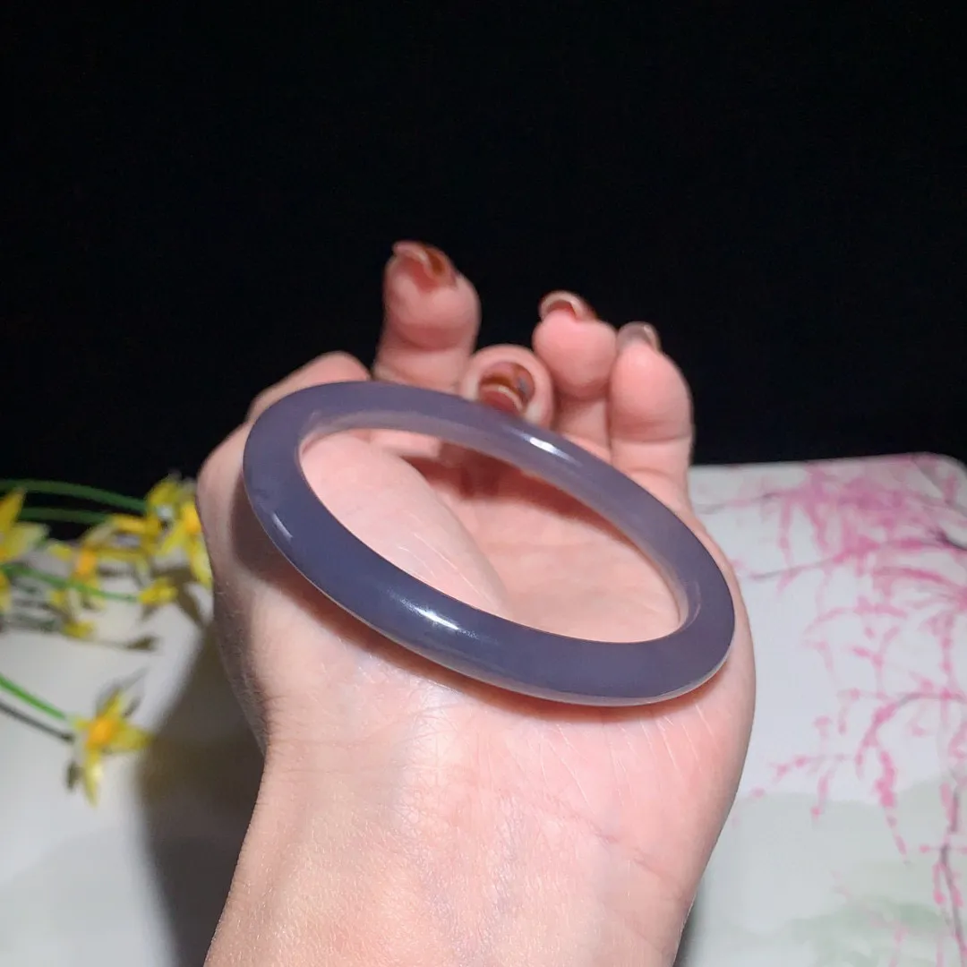 和田玉55.5圈口紫罗兰色圆条手镯！圈口55.5宽7.5玉质细腻油润 底色纯净 无裂无杂 脂粉好，品质好！