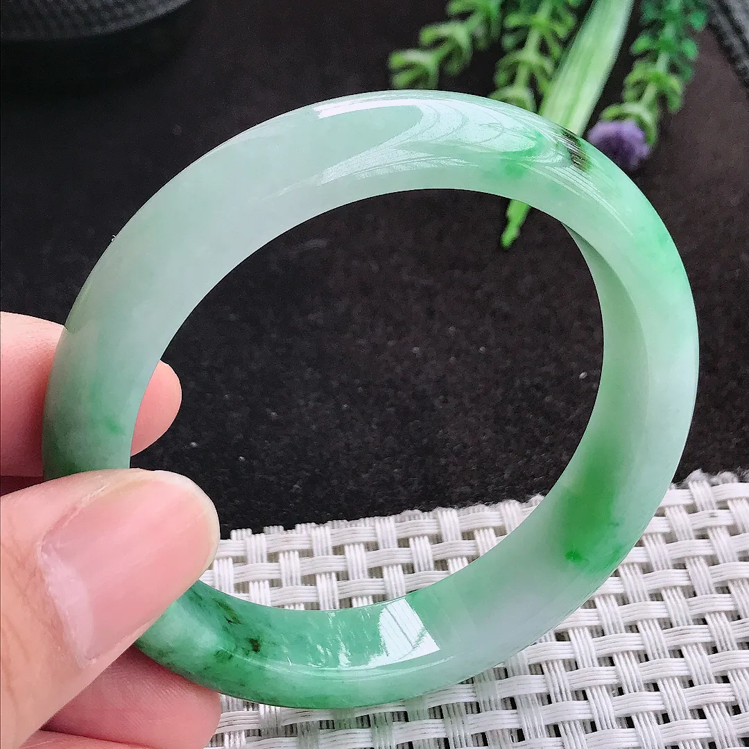 天然A货翡翠54.5/12.3/7.6老坑精美飘绿手镯宽边玉手镯