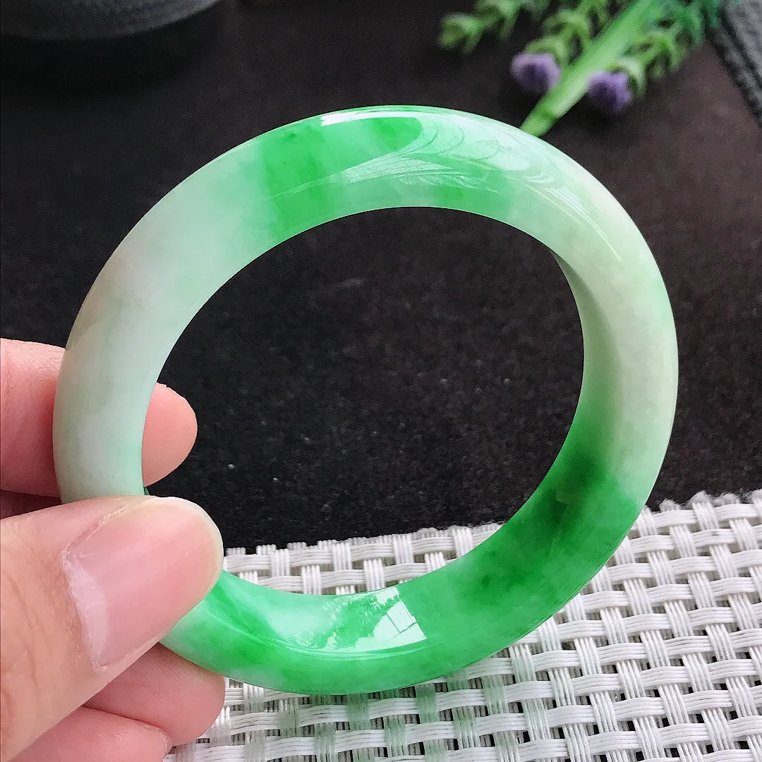 天然A货翡翠53.5/12.8/8.8老坑精美辣阳绿手镯宽边玉手镯