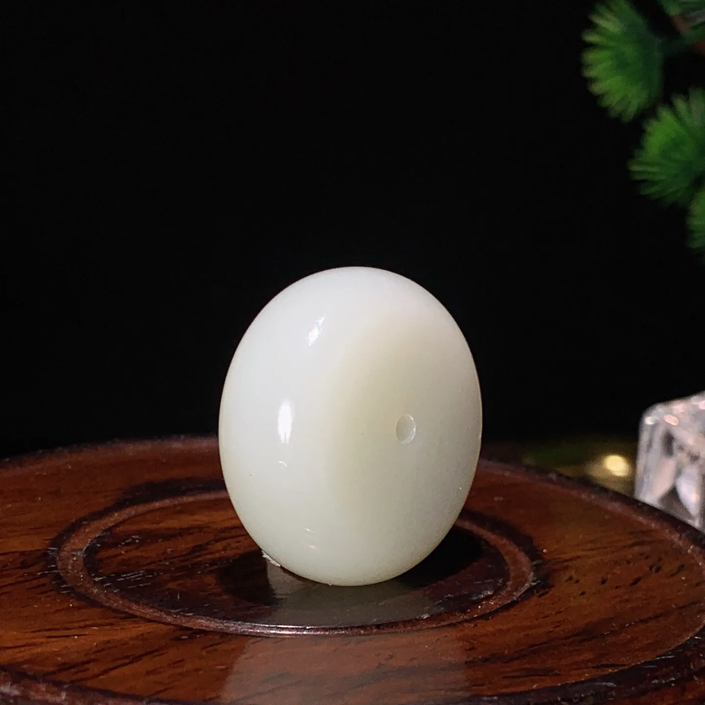 新疆和田玉白玉平安扣挂件。尺寸30/12重21.8克。玉质细腻油润。手推出油。品相大气。lt251126