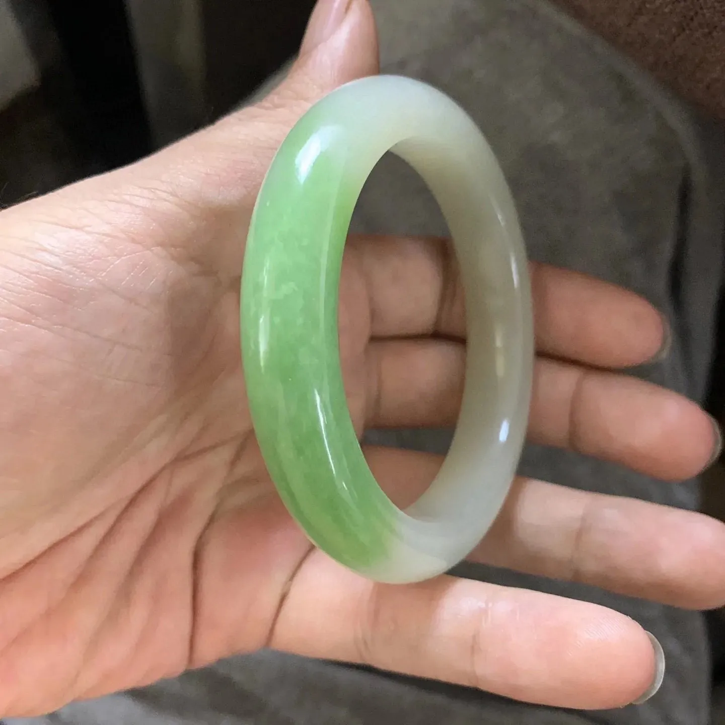 和田玉58圈口翠青手镯，料子好，翠色好