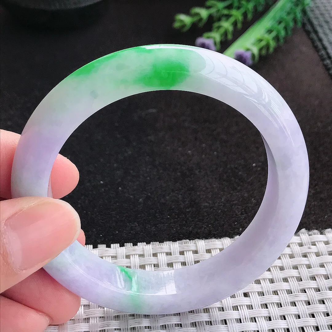 天然A货翡翠56.3/12.2/9.1老坑精美辣阳绿春带彩手镯宽边玉手镯