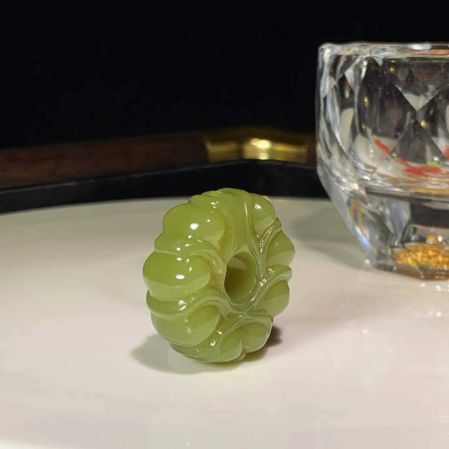 新疆若羌黄口料花开富贵莲花挂件。尺寸29/12重15.8克。玉质细腻油润。手推出油。品相大气。lt251126