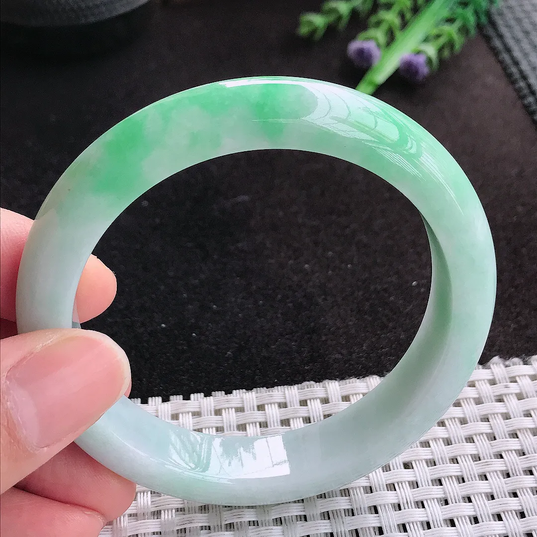 天然A货翡翠58/12.5/8.6老坑精美温润飘绿手镯宽边玉手镯