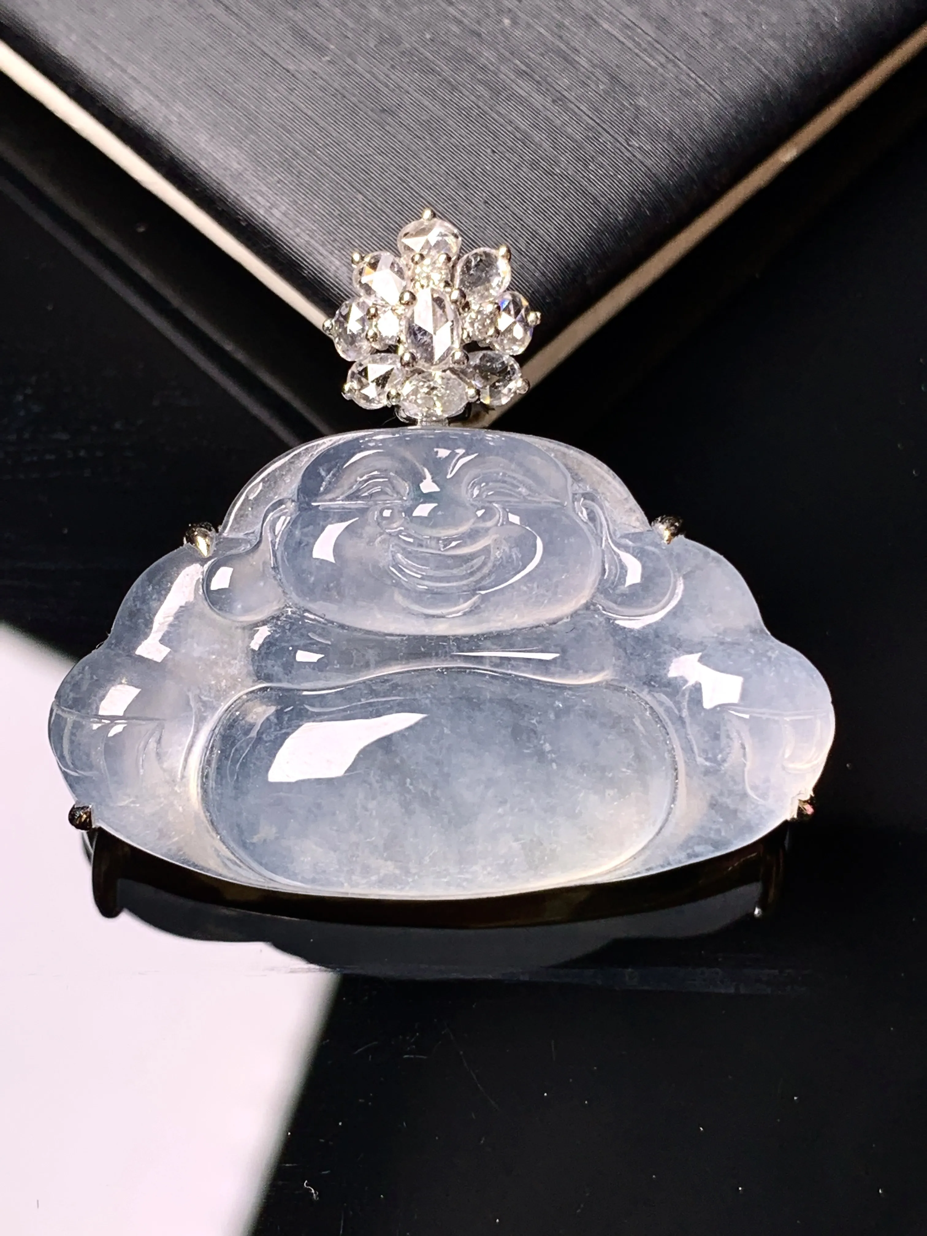 18k金钻镶嵌冰种佛公吊坠 玉质细腻 色泽艳丽清新 整体尺寸28.3*32.2*6.8