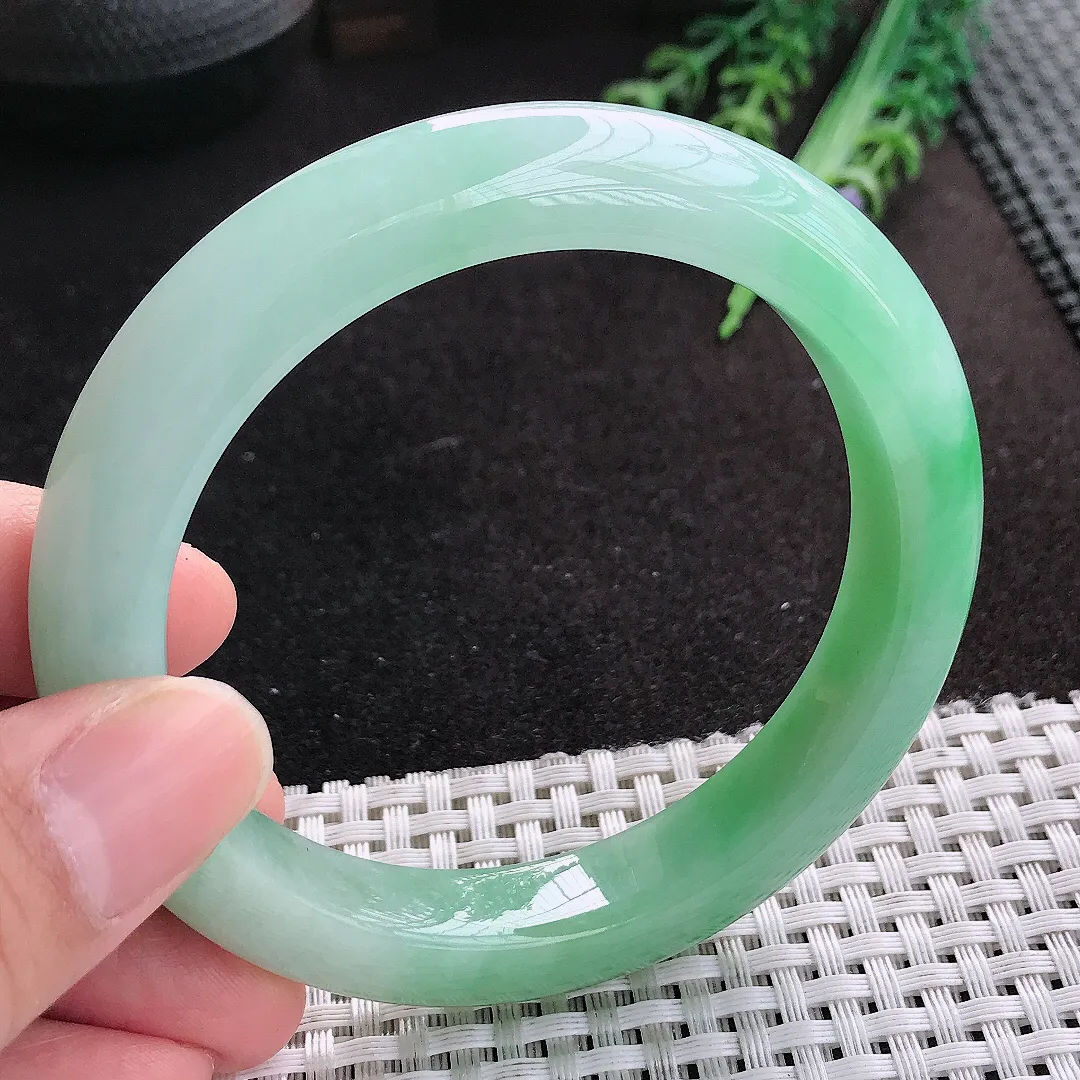 天然A货翡翠59/11.6/9.6老坑冰润起胶飘绿手镯宽边玉手镯