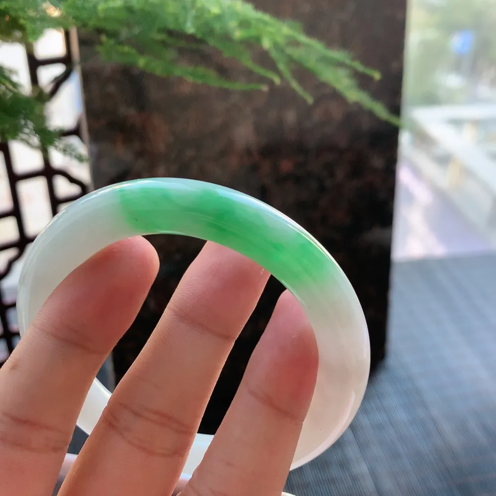 圆条冰糯阳绿 无瑕 尺寸:54.2/9.5/10.1 色好🥰🥰