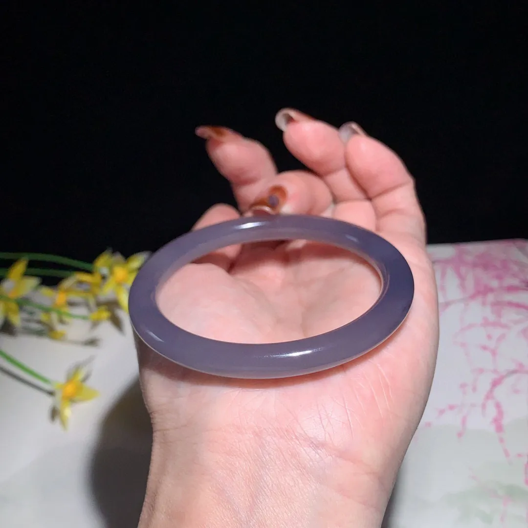 和田玉55.5圈口紫罗兰色圆条手镯！圈口55.5宽7.5玉质细腻油润 底色纯净 无裂无杂 脂粉好，品