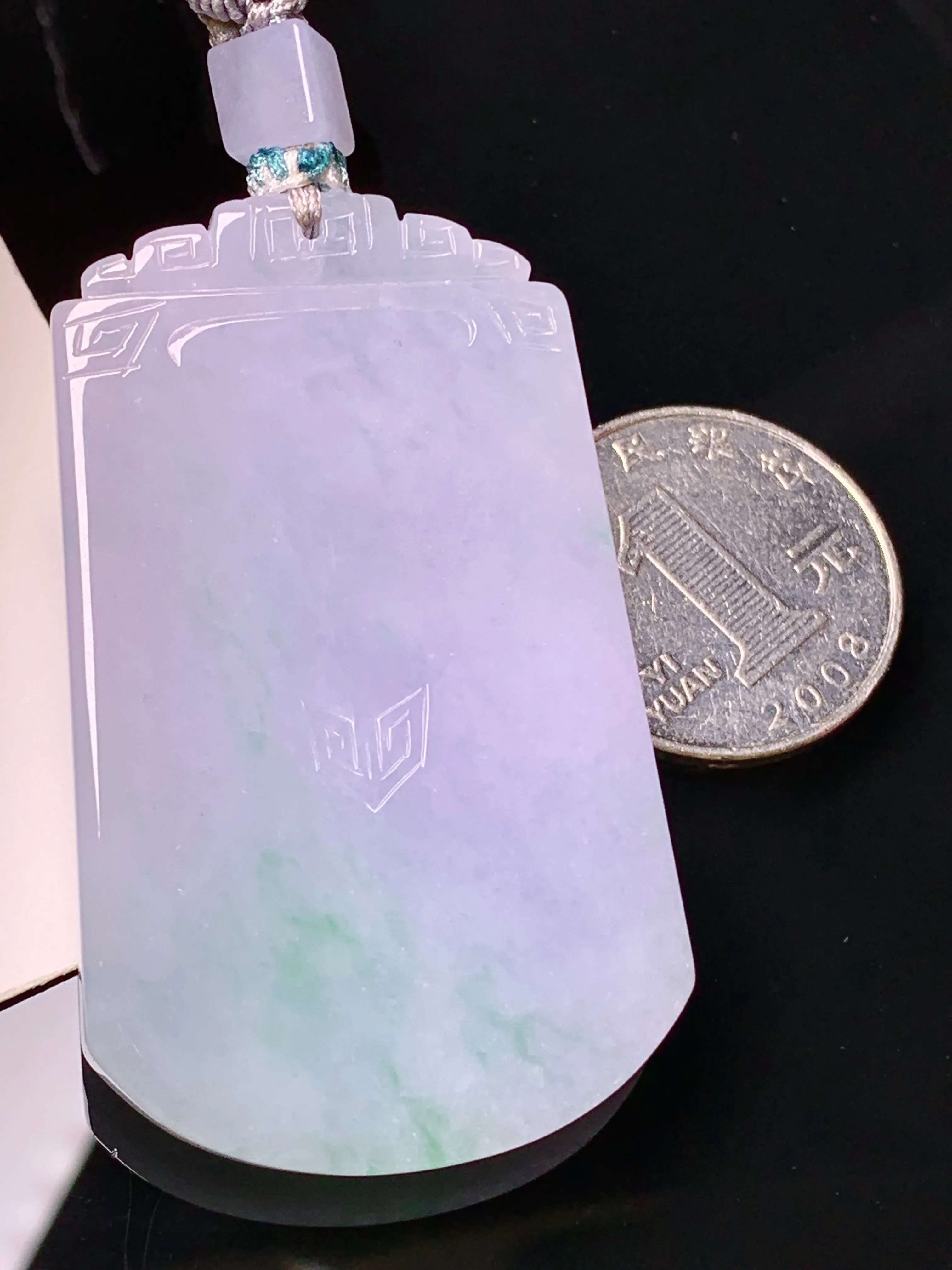 飘绿无事牌吊坠 玉质细腻 色泽艳丽清新 整体尺寸55.6*33.7*6.7