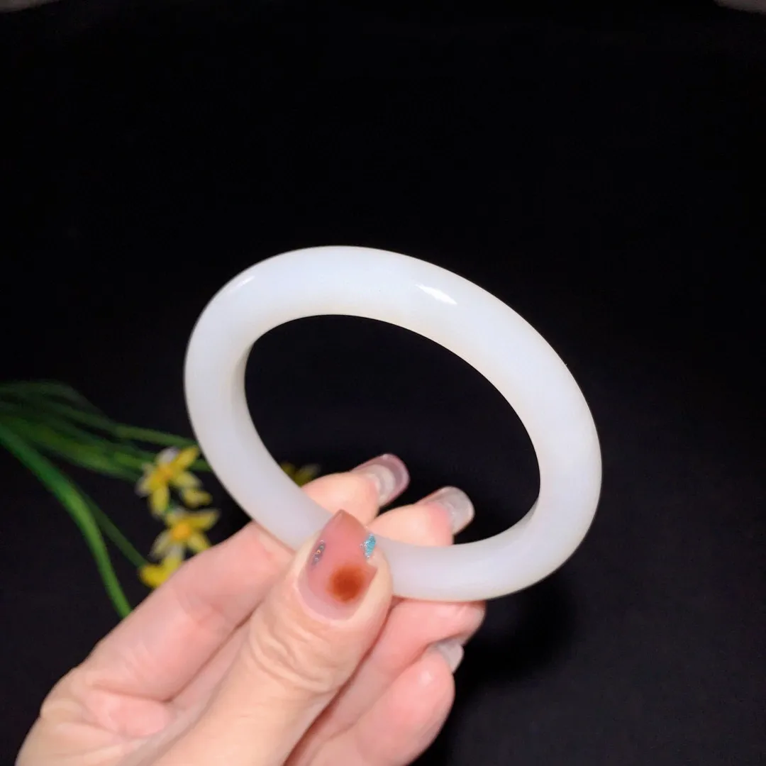 和田玉52圈口羊脂白手镯！玉质细腻油润 底色纯净 无裂无杂 脂粉好，品质好！